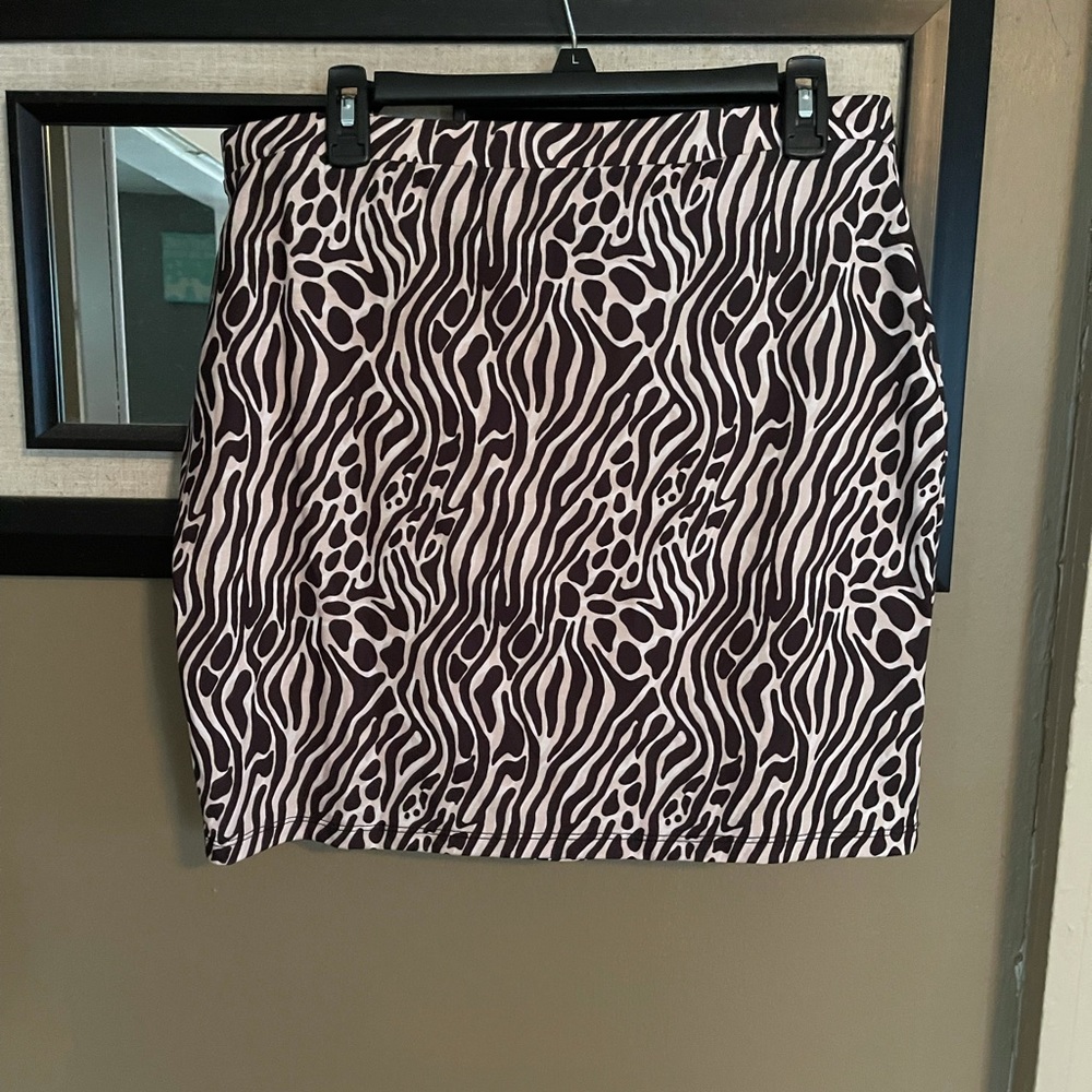 New animal print skirt without tags!